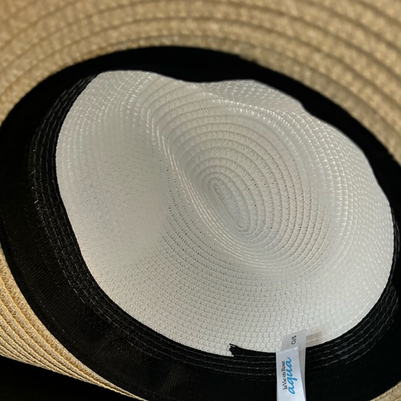 La Vie En Rose Beach Hat - Picture 3 of 5